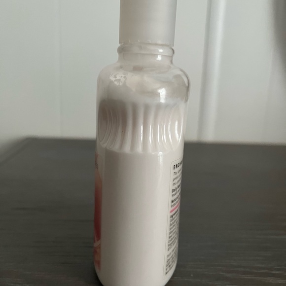 Bath&Body Works Pleasures Sweet Pea Lotion 8oz Partial 90% Full - Picture 2 of 10